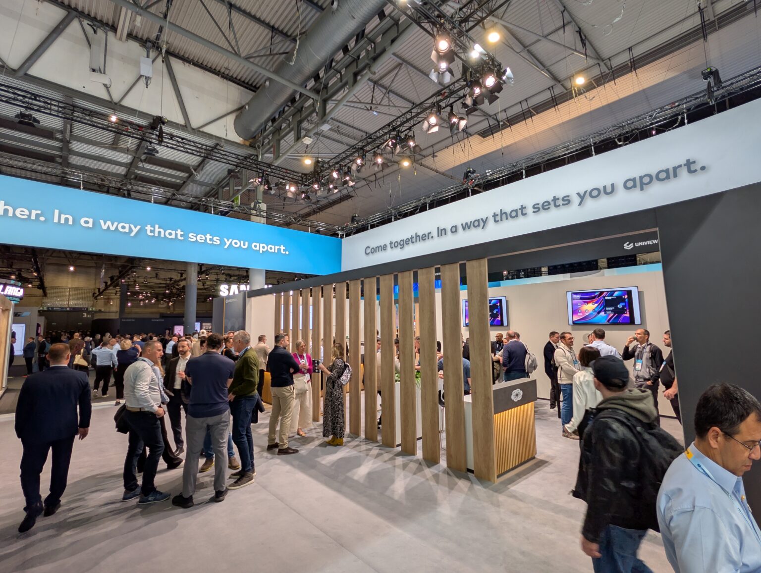 Crestron + HETMA = ISE 2026 – Higher Ed AV Media
