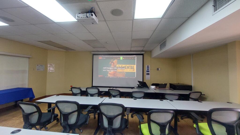 UTT Classroom with projector