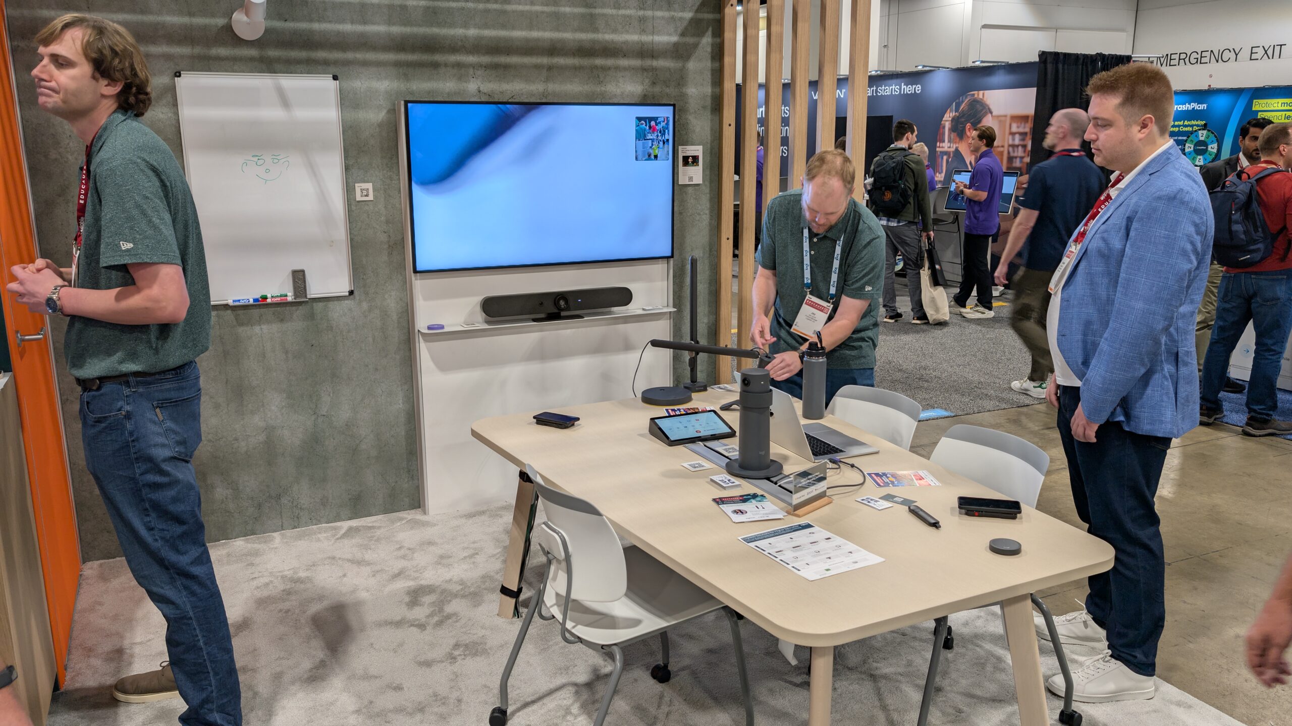 Logi Booth 2